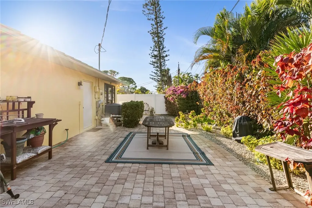 595 103rd Avenue N Naples FL 34108