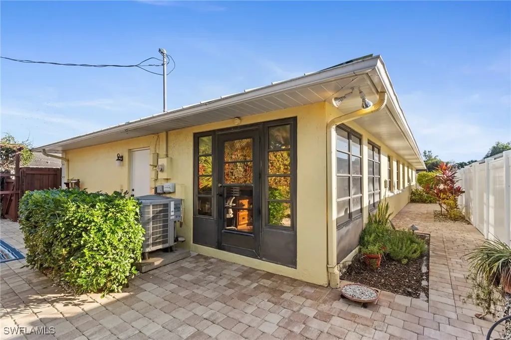 595 103rd Avenue N Naples FL 34108