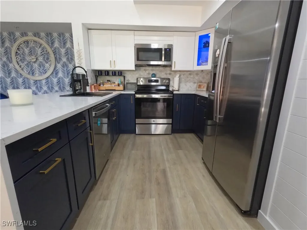 1160 Wildwood Lakes Boulevard Naples FL 34104