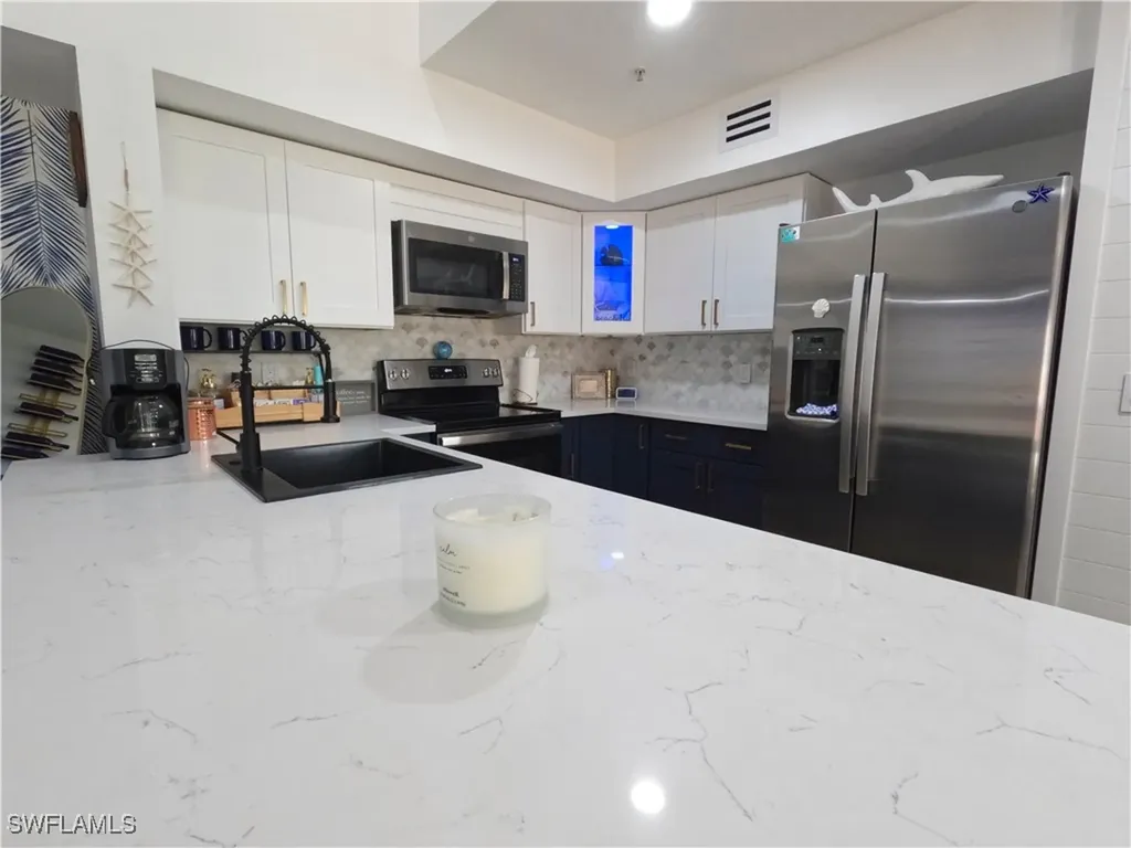1160 Wildwood Lakes Boulevard Naples FL 34104