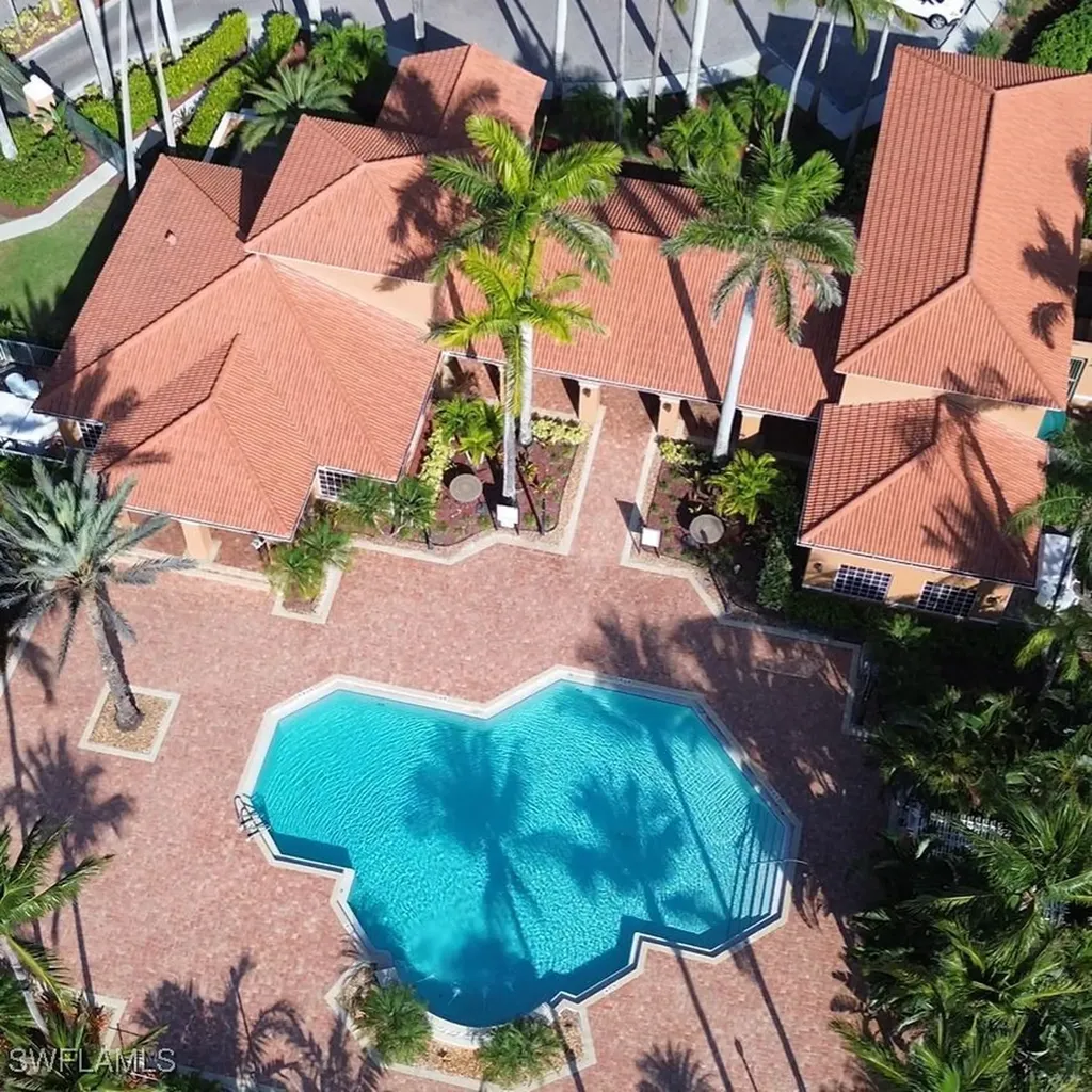 1160 Wildwood Lakes Boulevard Naples FL 34104