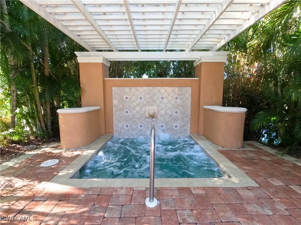1160 Wildwood Lakes Boulevard Naples FL 34104