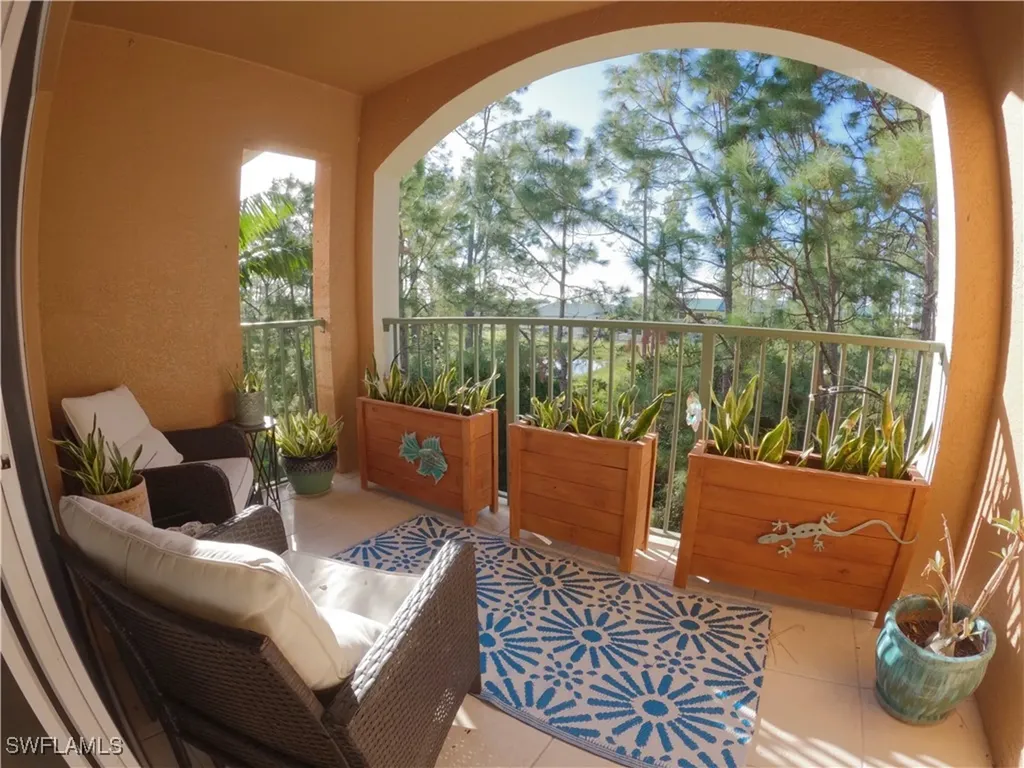 1160 Wildwood Lakes Boulevard Naples FL 34104