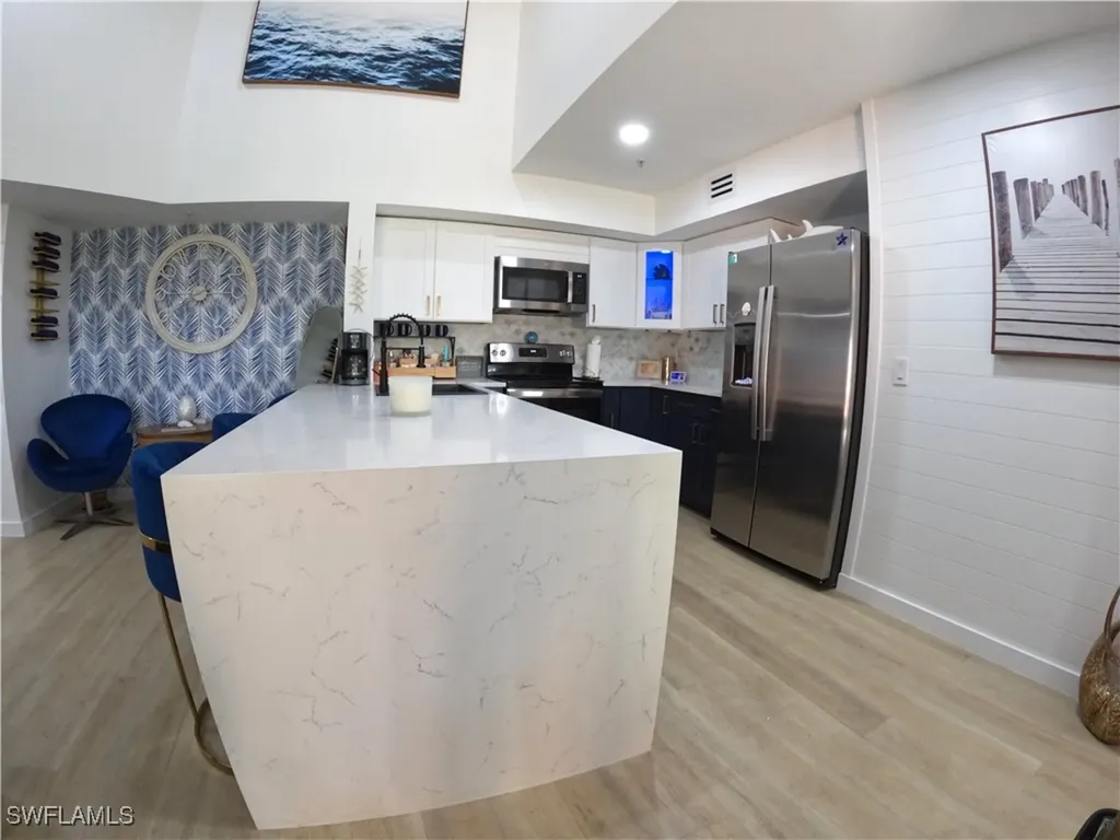 1160 Wildwood Lakes Boulevard Naples FL 34104