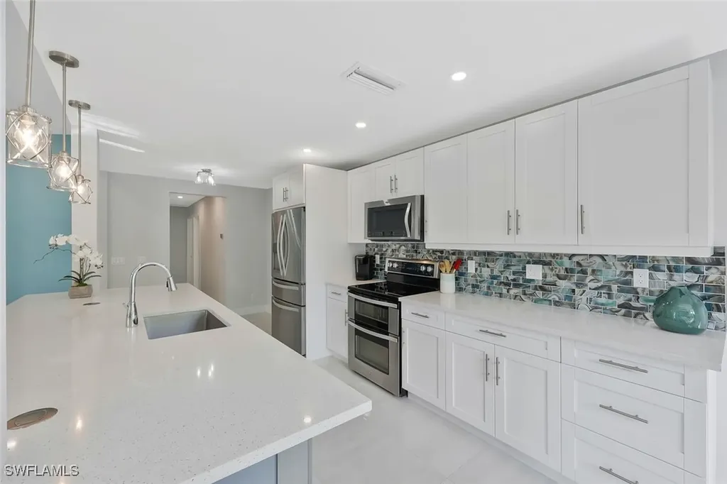 Naples FL, 3870 White Boulevard