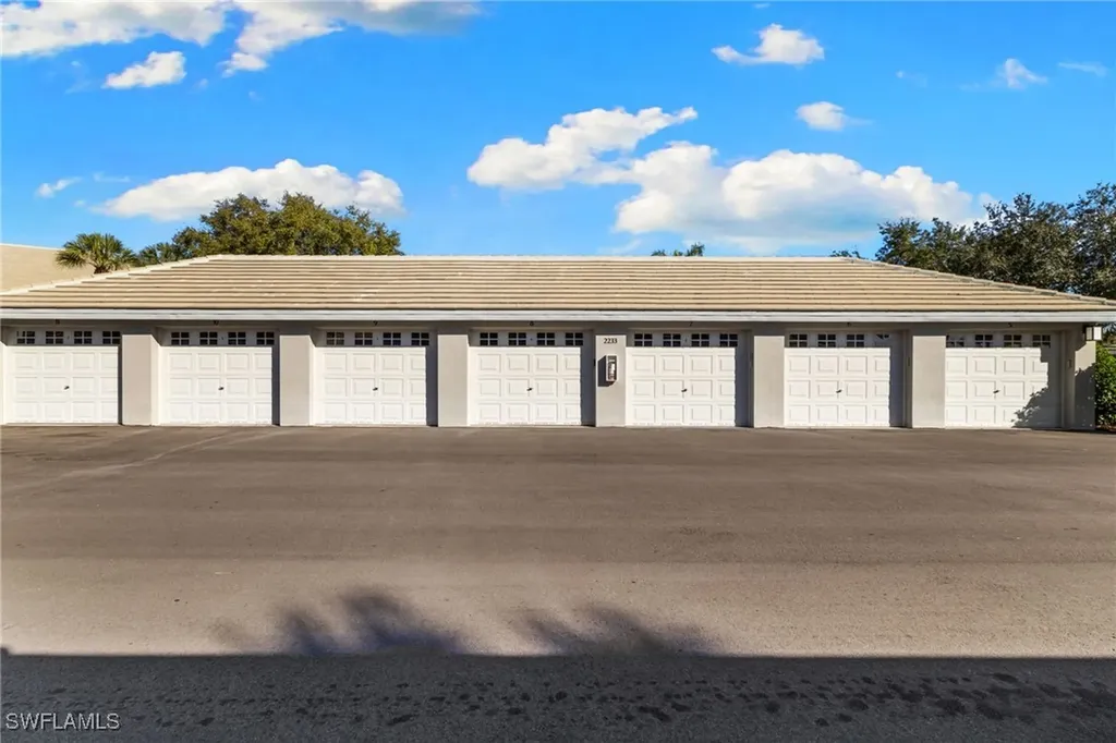 2215 Chesterbrook Court Naples FL 34109