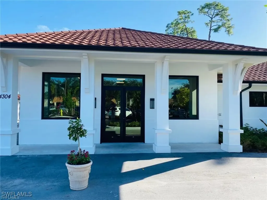 3733 Royal Wood Boulevard Naples FL 34112