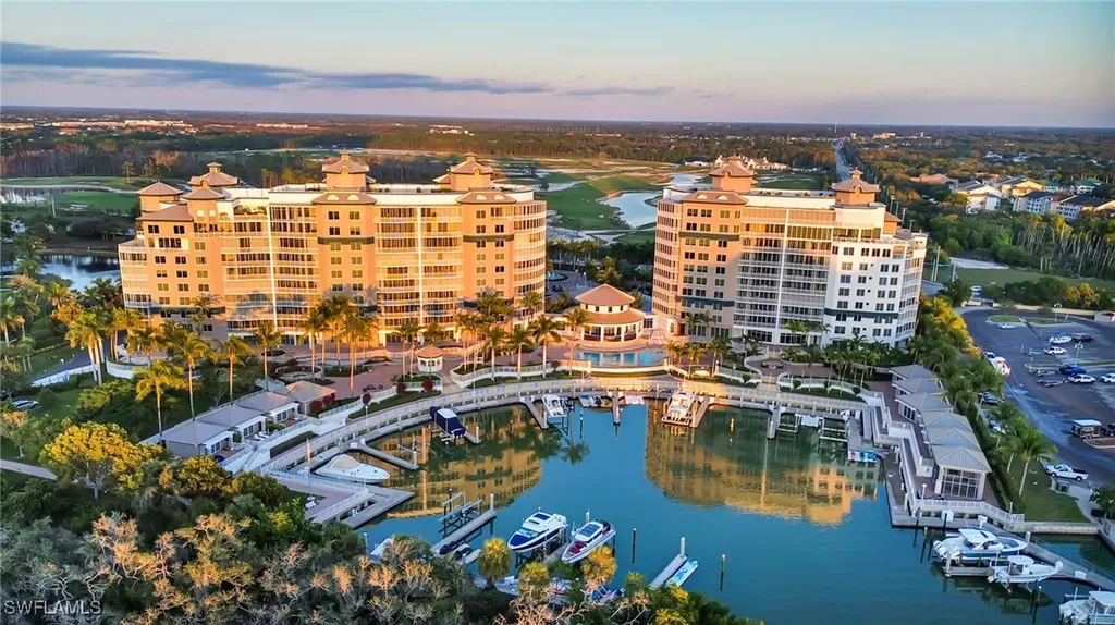 Naples FL, 13675 Vanderbilt Drive, Unit 605