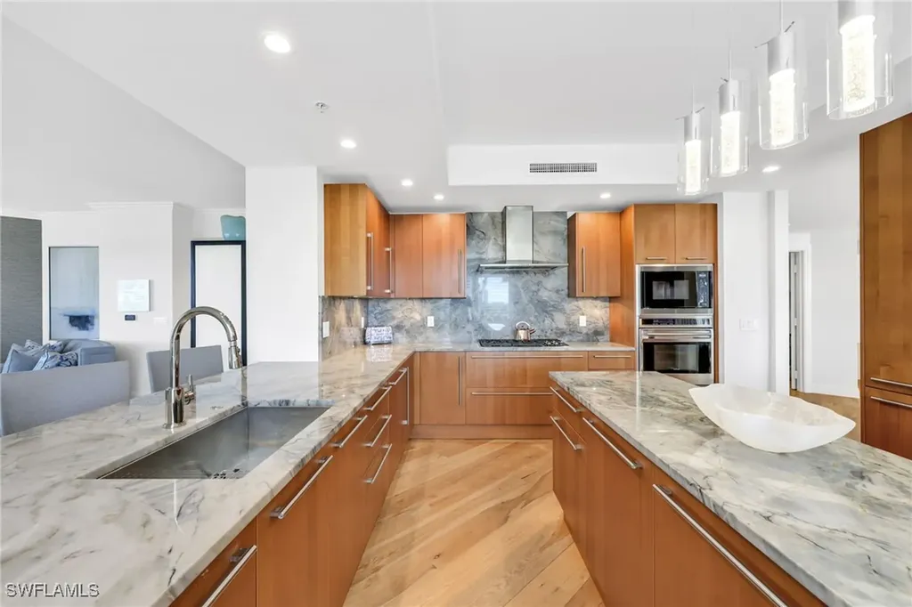 13675 Vanderbilt Drive Naples FL 34110