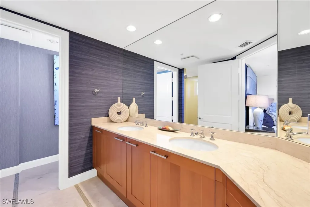 13675 Vanderbilt Drive Naples FL 34110