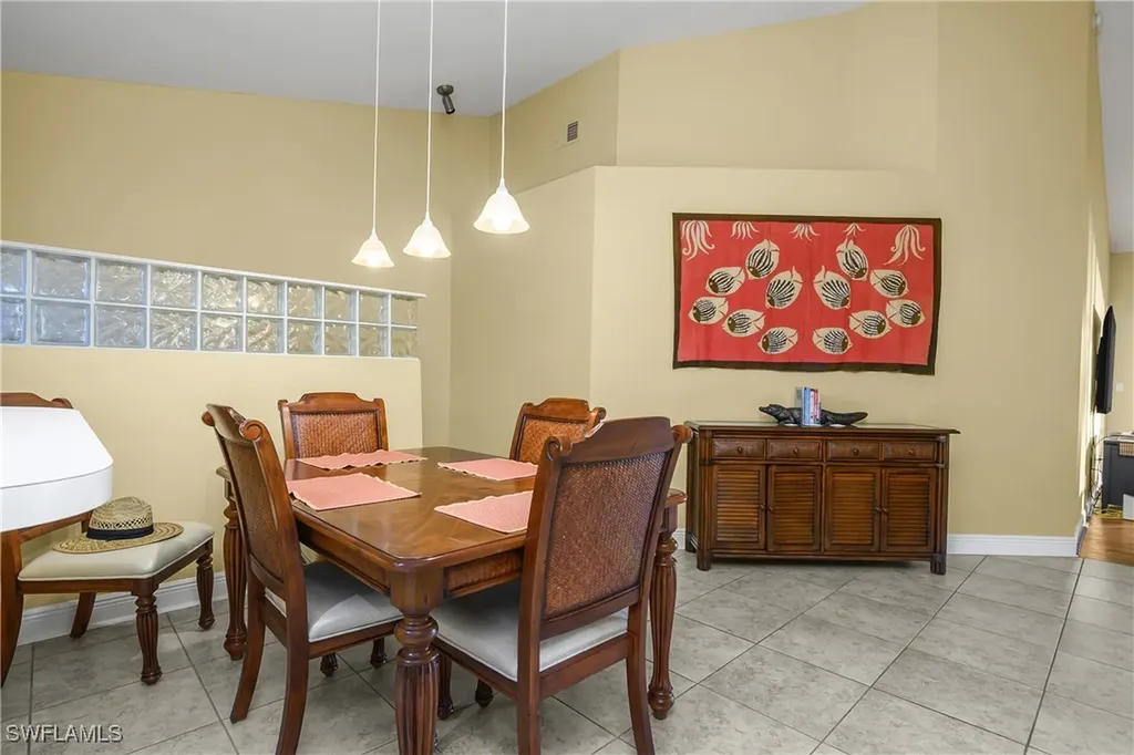 541 Windsor Square Naples FL 34104