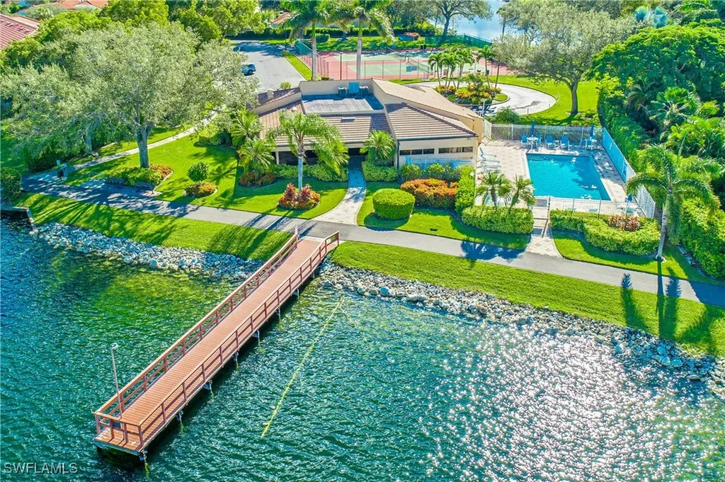 541 Windsor Square Naples FL 34104