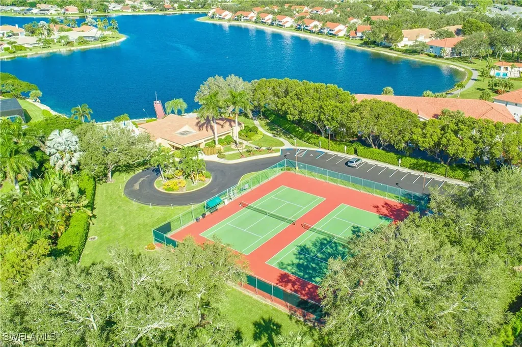541 Windsor Square Naples FL 34104