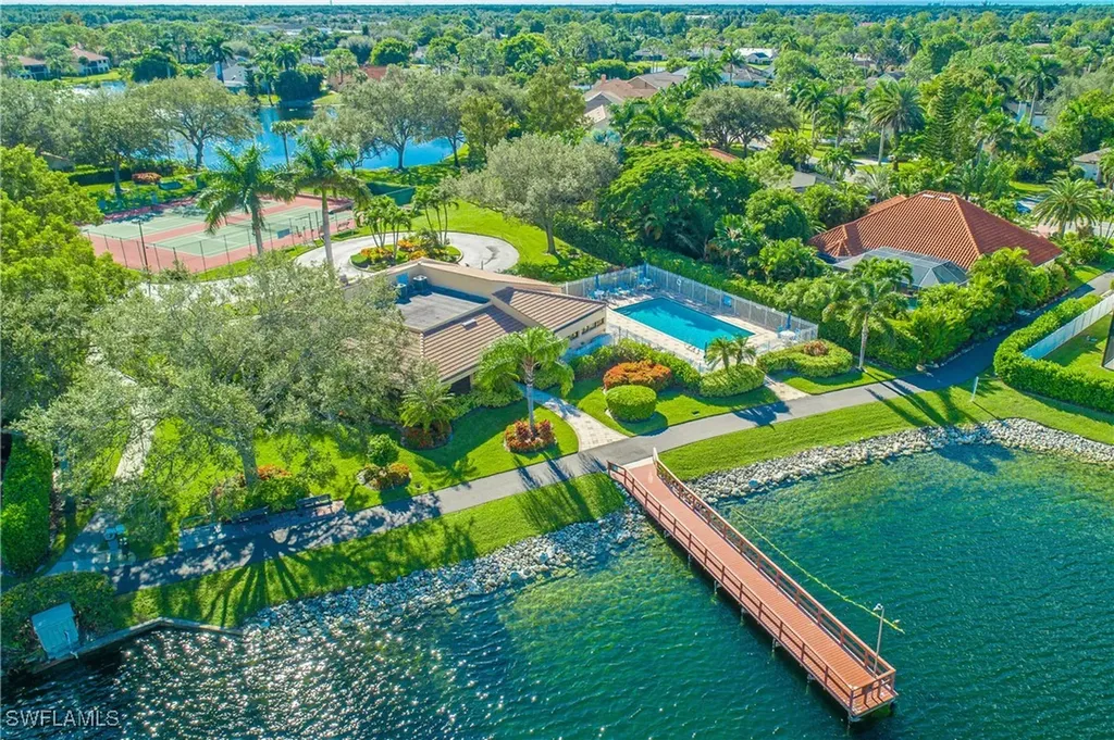 541 Windsor Square Naples FL 34104