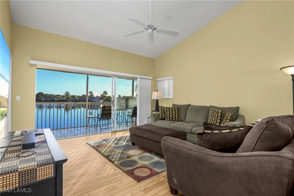 541 Windsor Square Naples FL 34104