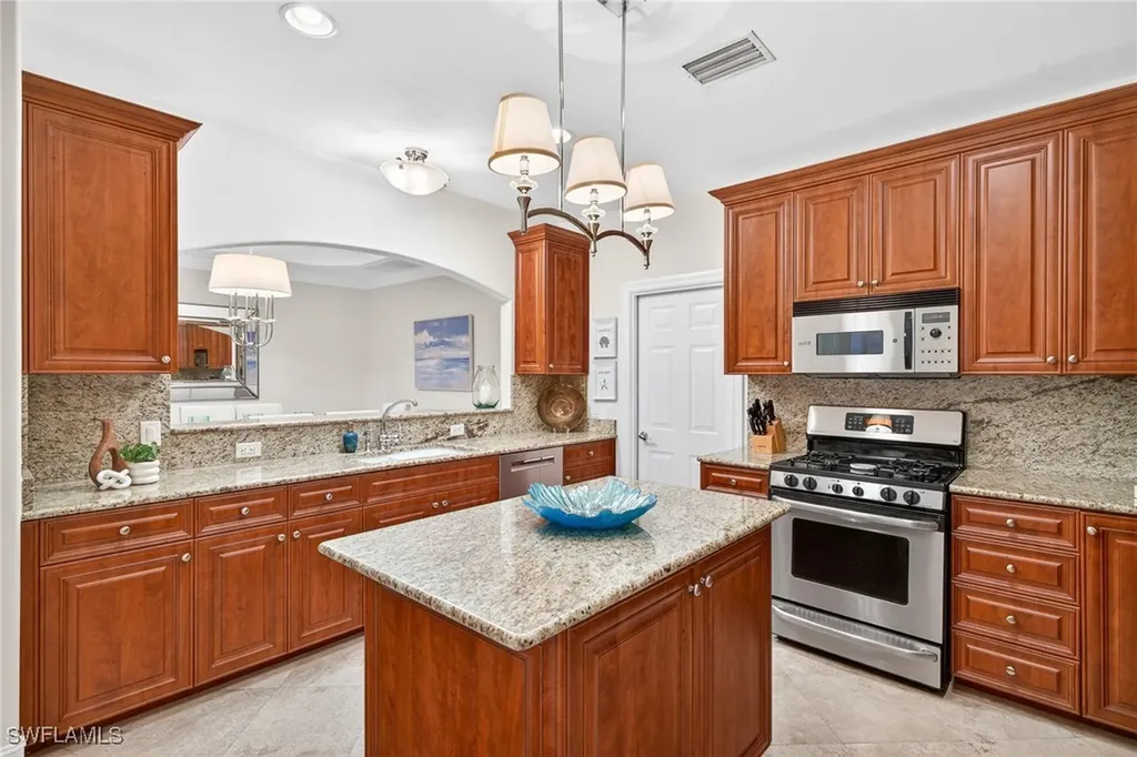 2805 Tiburon Boulevard E Naples FL 34109