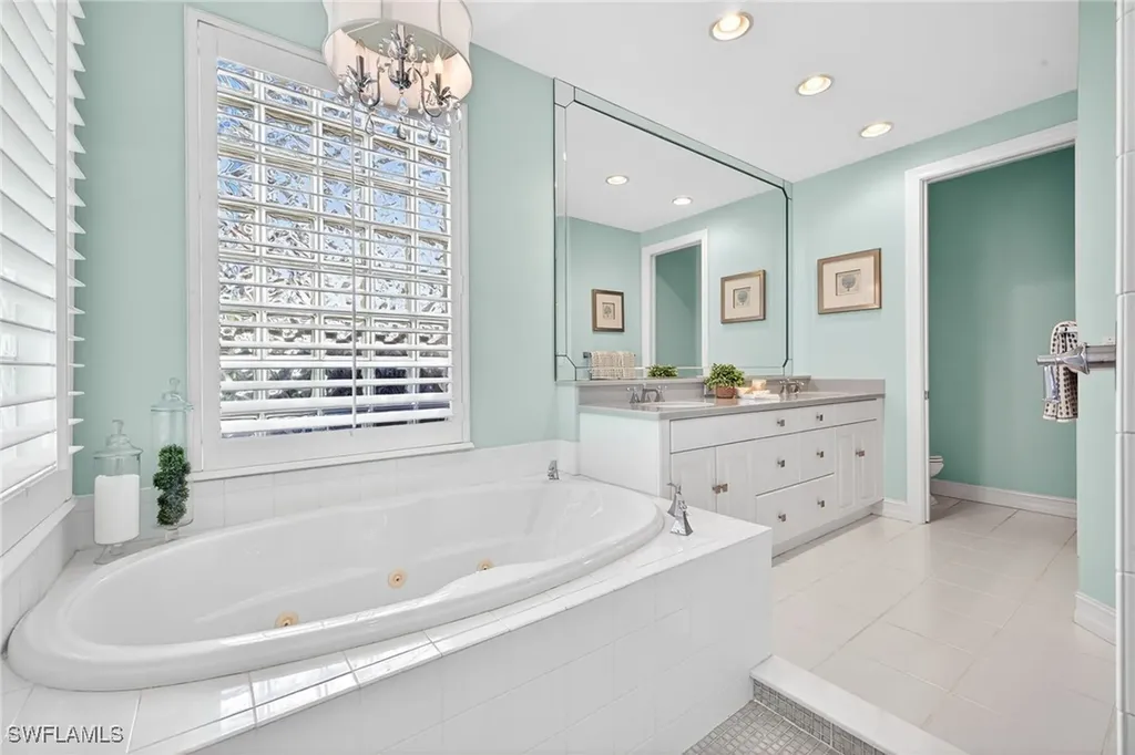 2805 Tiburon Boulevard E Naples FL 34109
