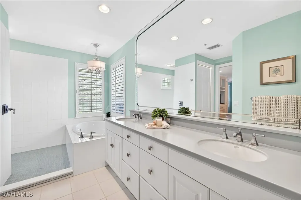 2805 Tiburon Boulevard E Naples FL 34109