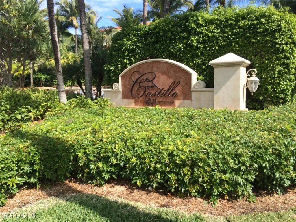 2805 Tiburon Boulevard E Naples FL 34109