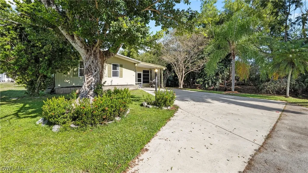 101 Sugar Loaf Lane Naples FL 34114