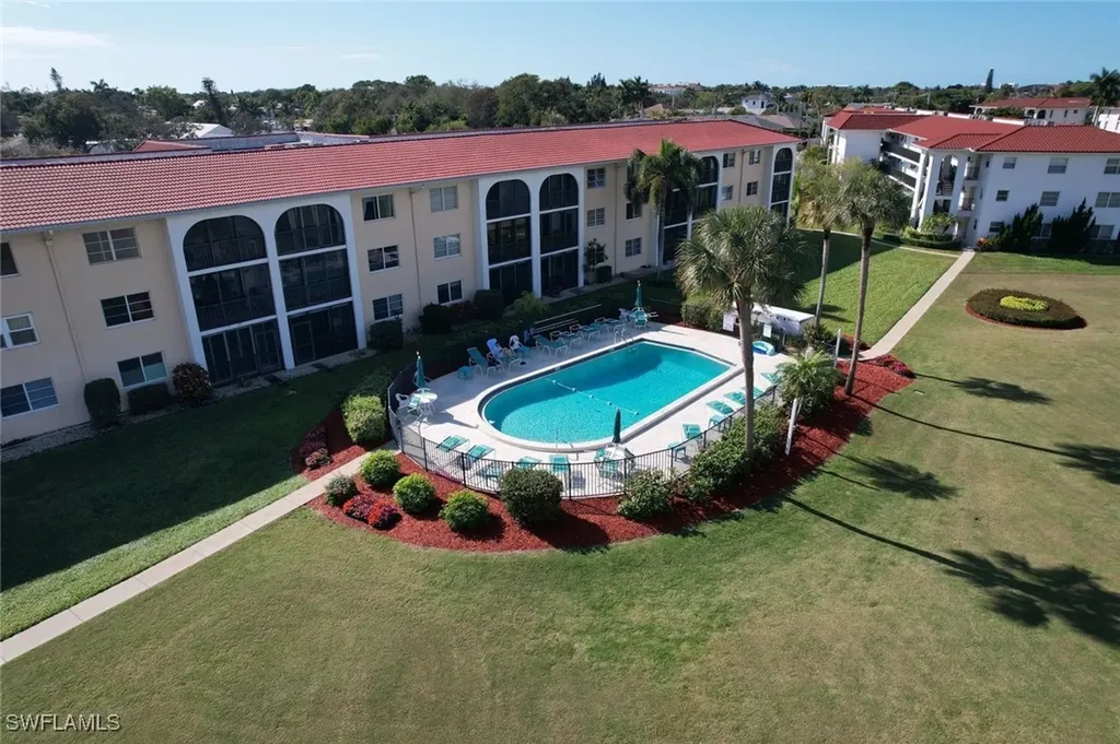 41 High Point Circle S Naples FL 34103