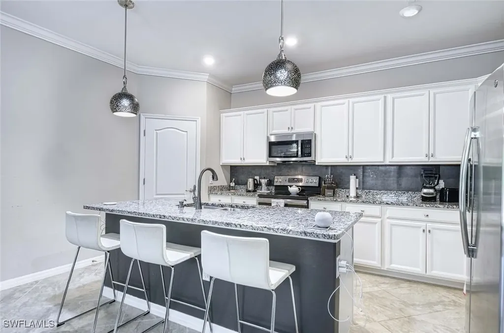 1608 Vizcaya Lane Naples FL 34113