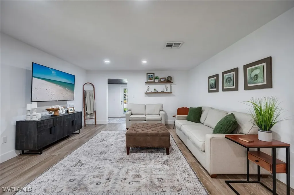2432 Lake Avenue Naples FL 34112