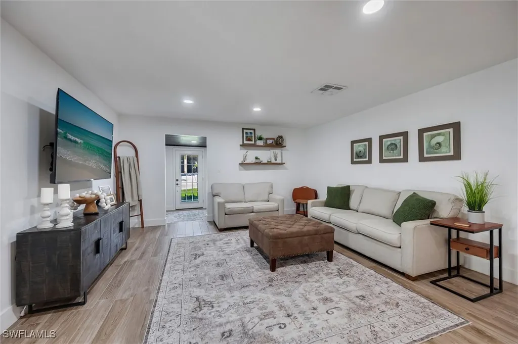 2432 Lake Avenue Naples FL 34112