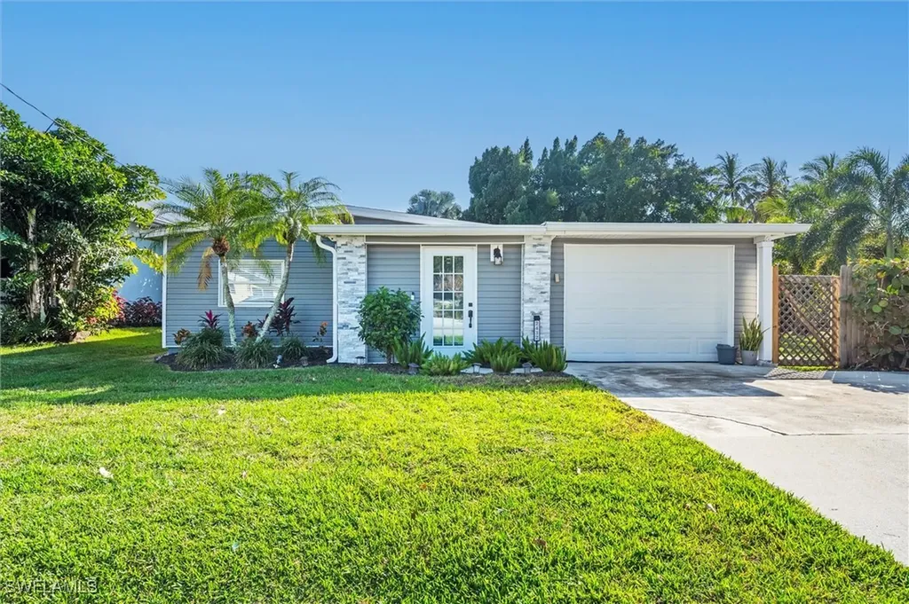 2432 Lake Avenue Naples FL 34112