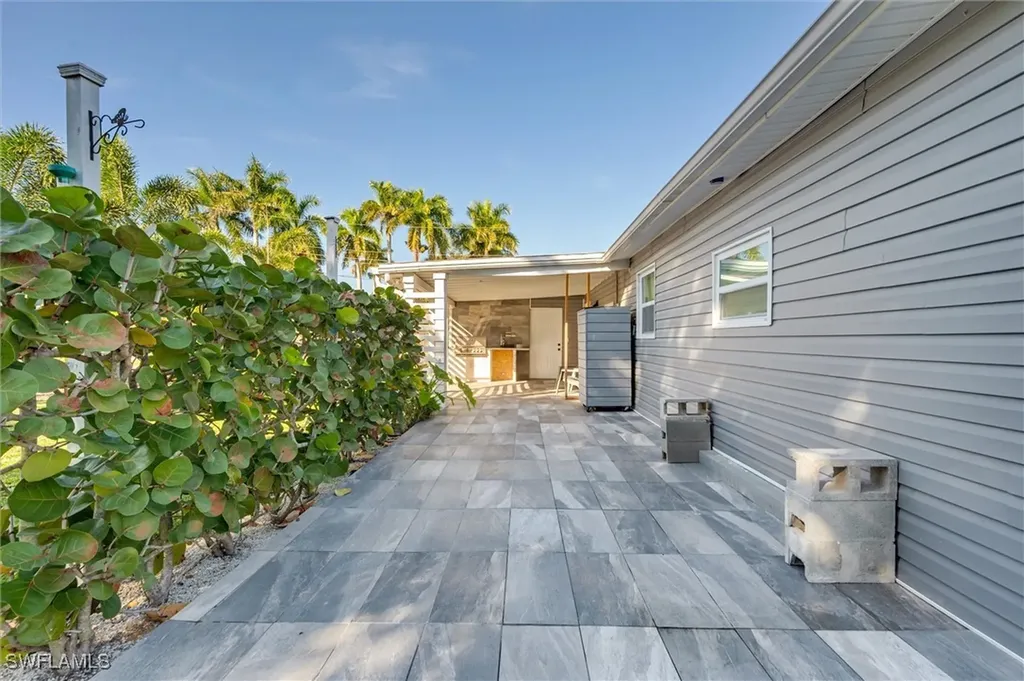 2432 Lake Avenue Naples FL 34112