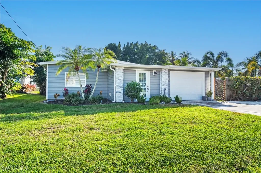 2432 Lake Avenue Naples FL 34112