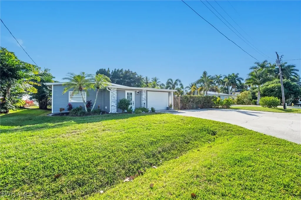 2432 Lake Avenue Naples FL 34112