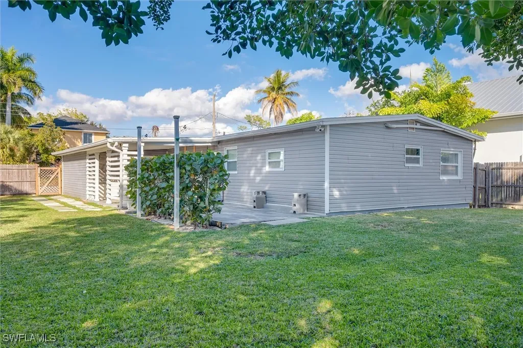 2432 Lake Avenue Naples FL 34112