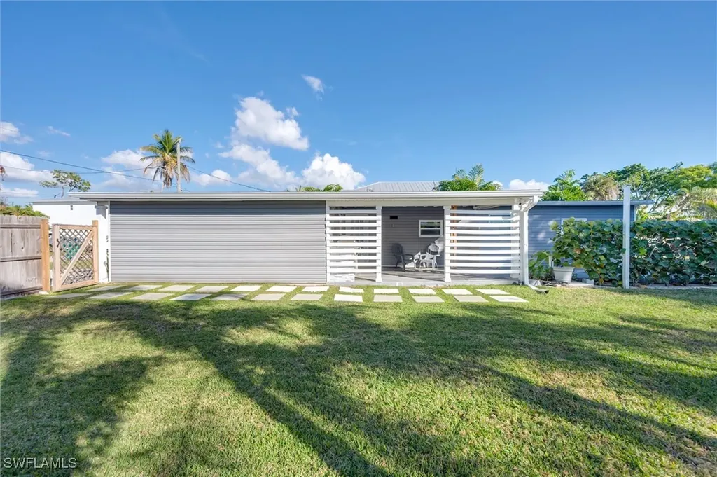 2432 Lake Avenue Naples FL 34112