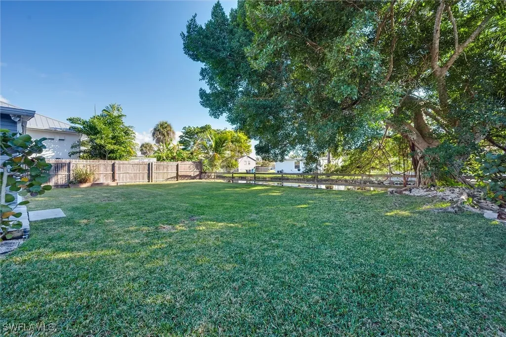 2432 Lake Avenue Naples FL 34112