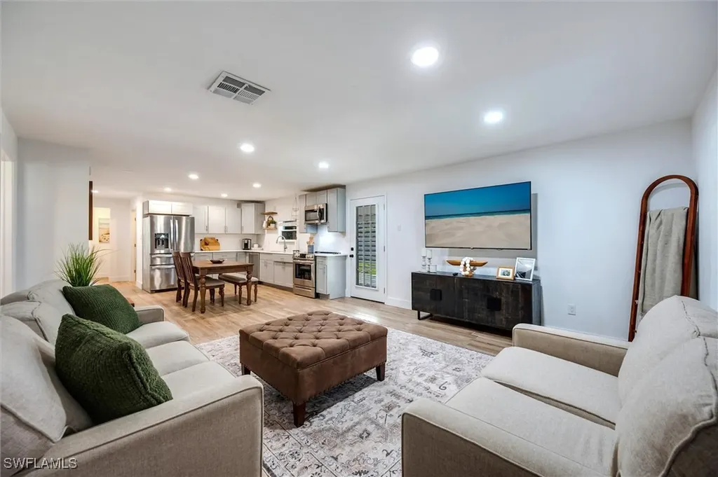 2432 Lake Avenue Naples FL 34112