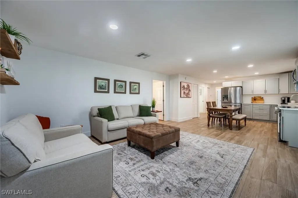 2432 Lake Avenue Naples FL 34112