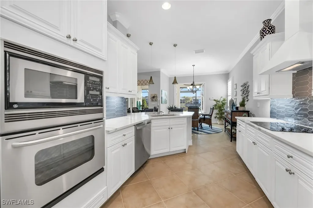 10318 Gator Bay Court Naples FL 34120