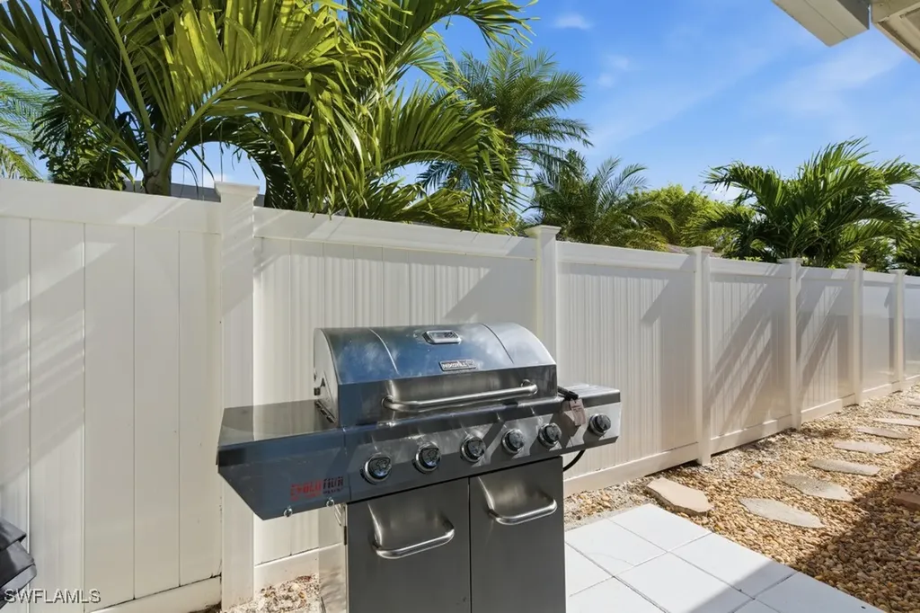 839 100th Avenue N Naples FL 34108