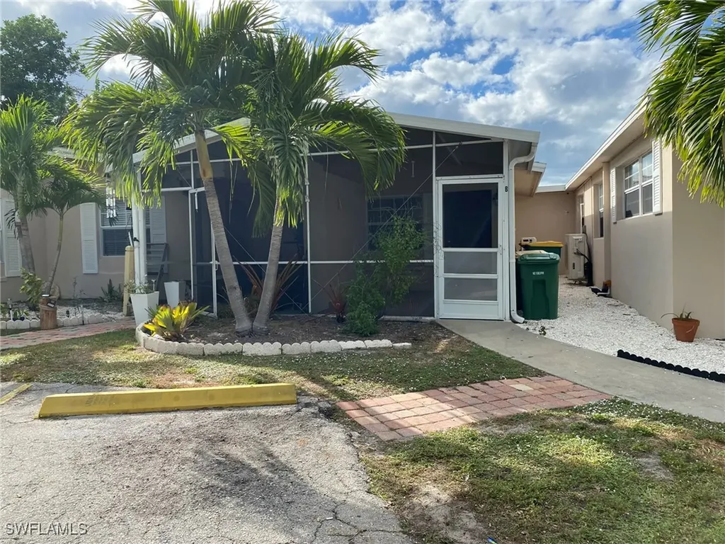 2084 Monroe Avenue Naples FL 34112