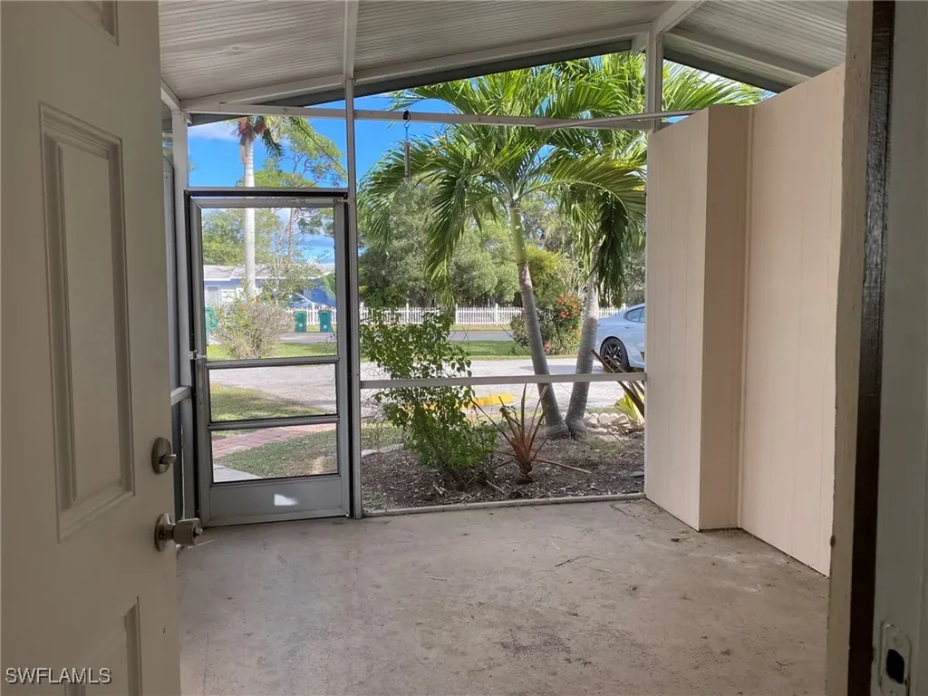 2084 Monroe Avenue Naples FL 34112
