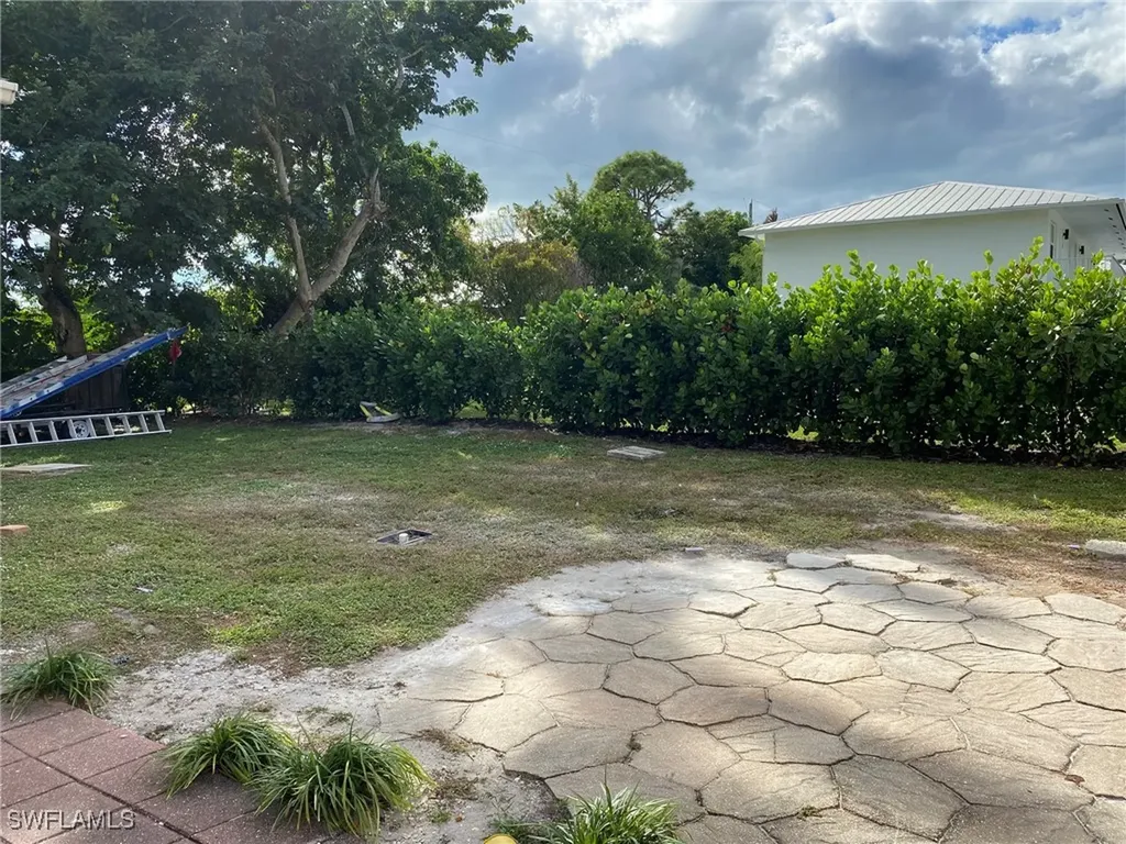 2084 Monroe Avenue Naples FL 34112