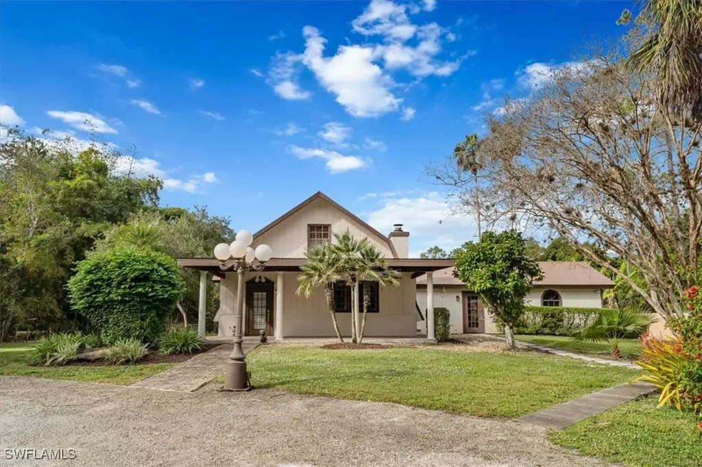 Naples FL, 565 3RD Street SW