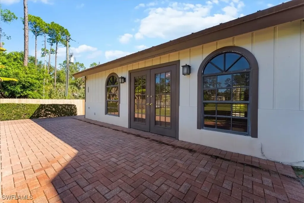 565 3rd Street SW Naples FL 34117
