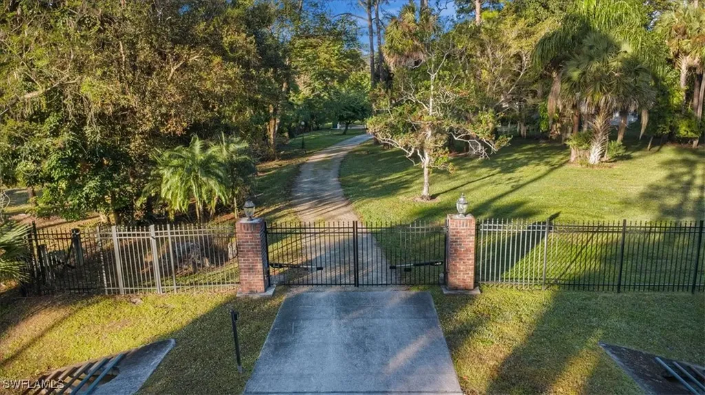 565 3rd Street SW Naples FL 34117