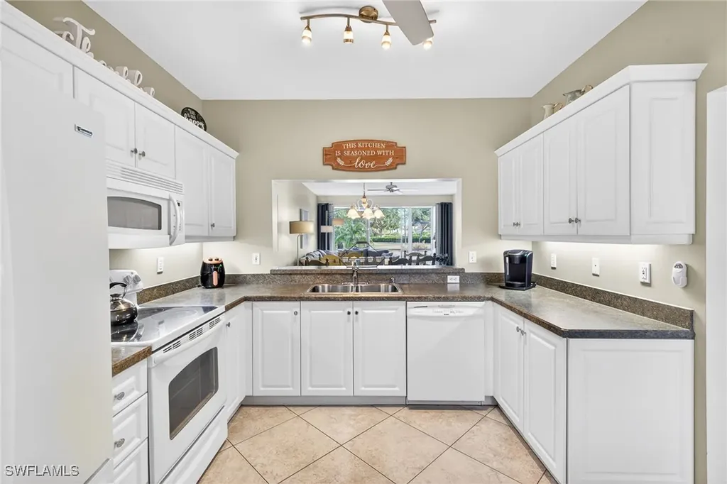 700 Saratoga Circle Naples FL 34104