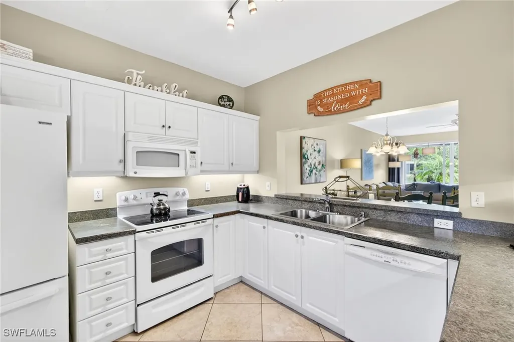 700 Saratoga Circle Naples FL 34104