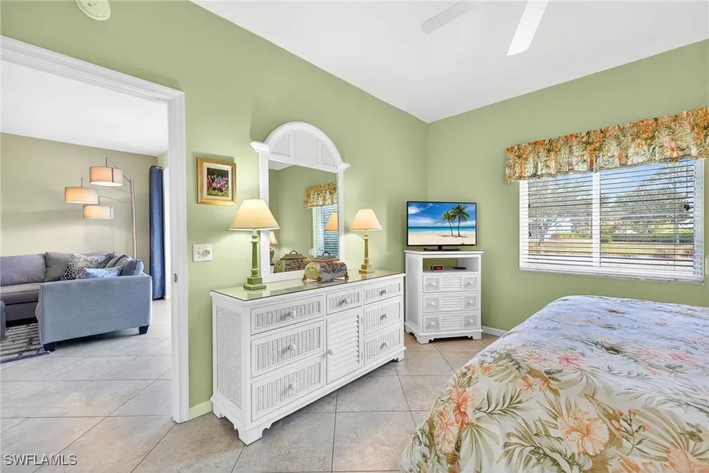 700 Saratoga Circle Naples FL 34104