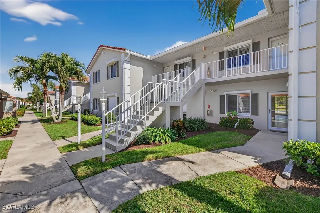 700 Saratoga Circle Naples FL 34104