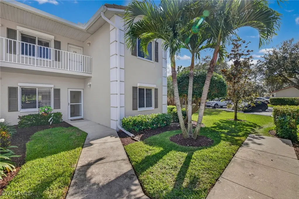 700 Saratoga Circle Naples FL 34104